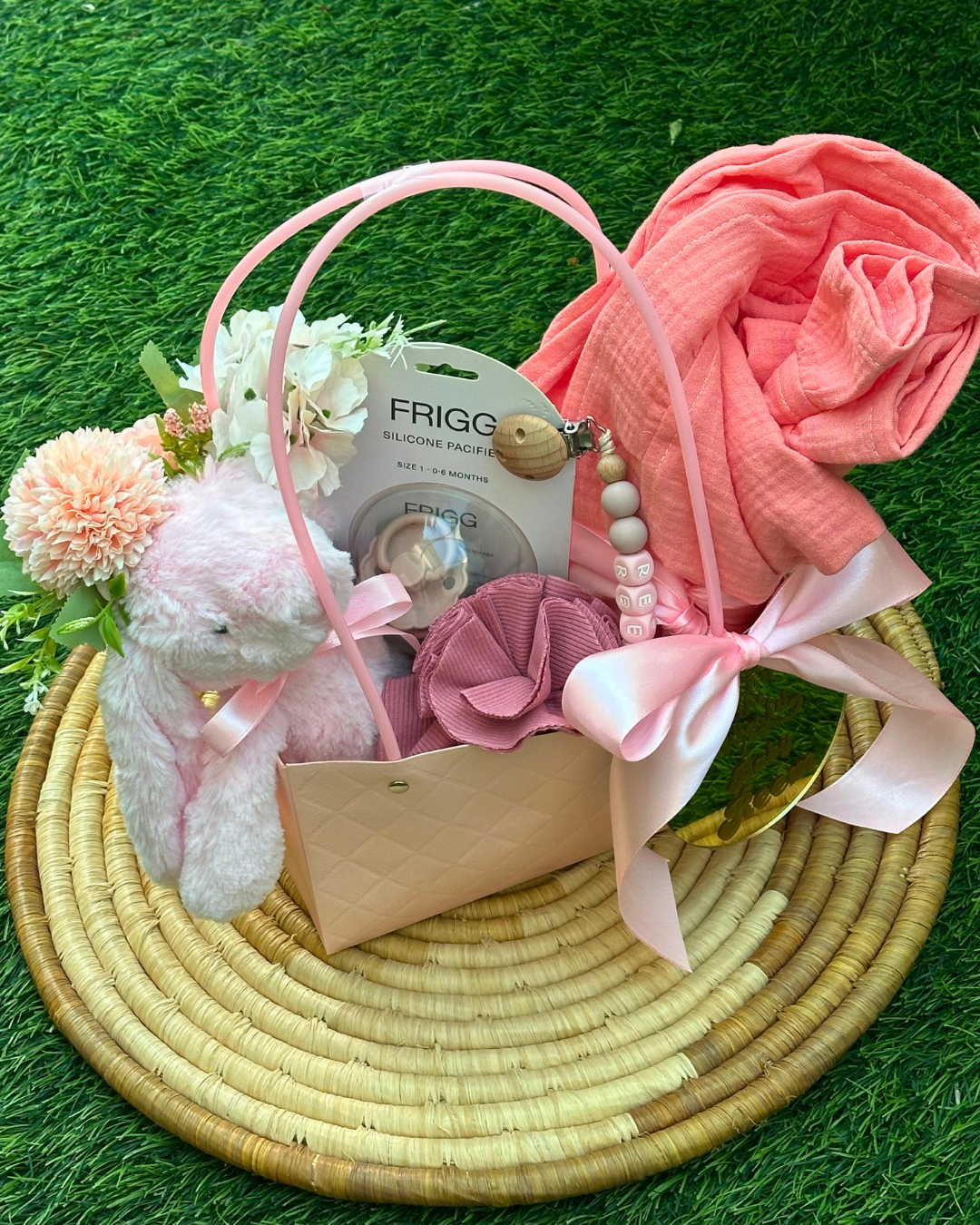 8-pieces-Rosy whispers Gift basket - Rose Pink