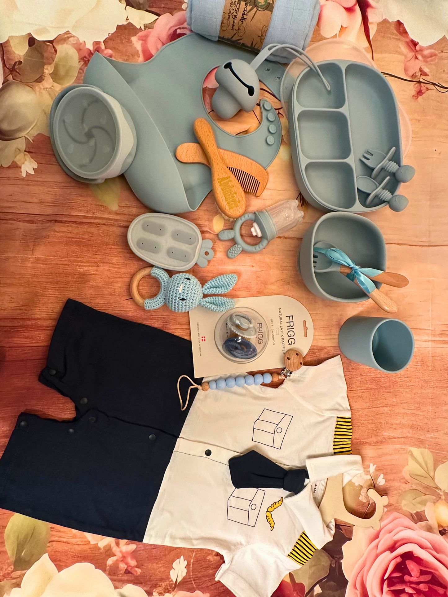 25-piece - Dream Big Gift Basket - Baby Pilot