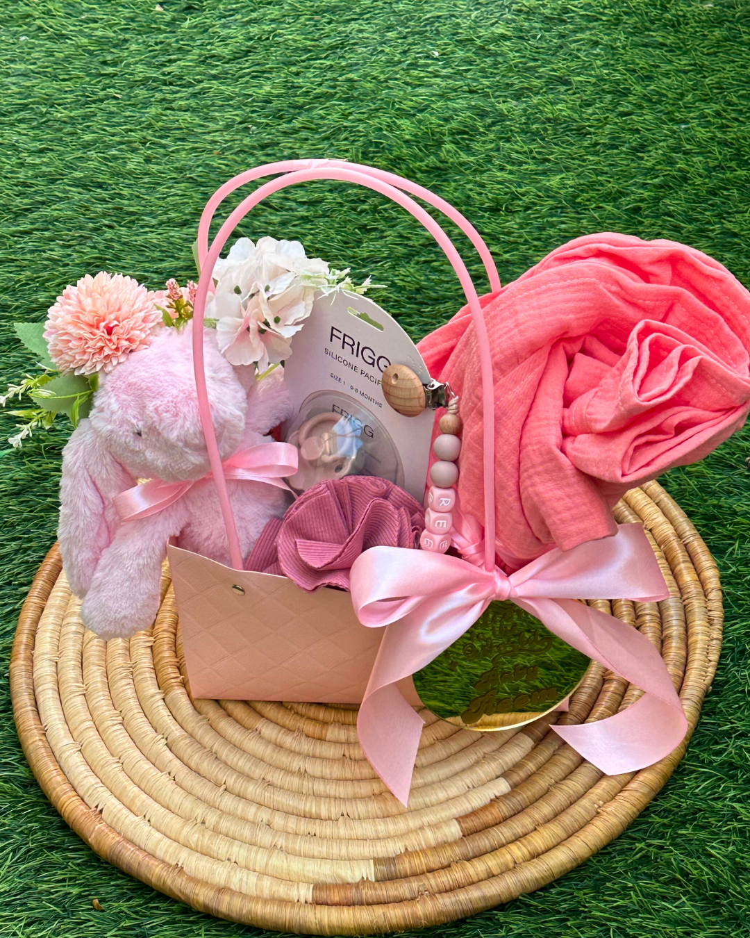 8-pieces-Rosy whispers Gift basket - Rose Pink