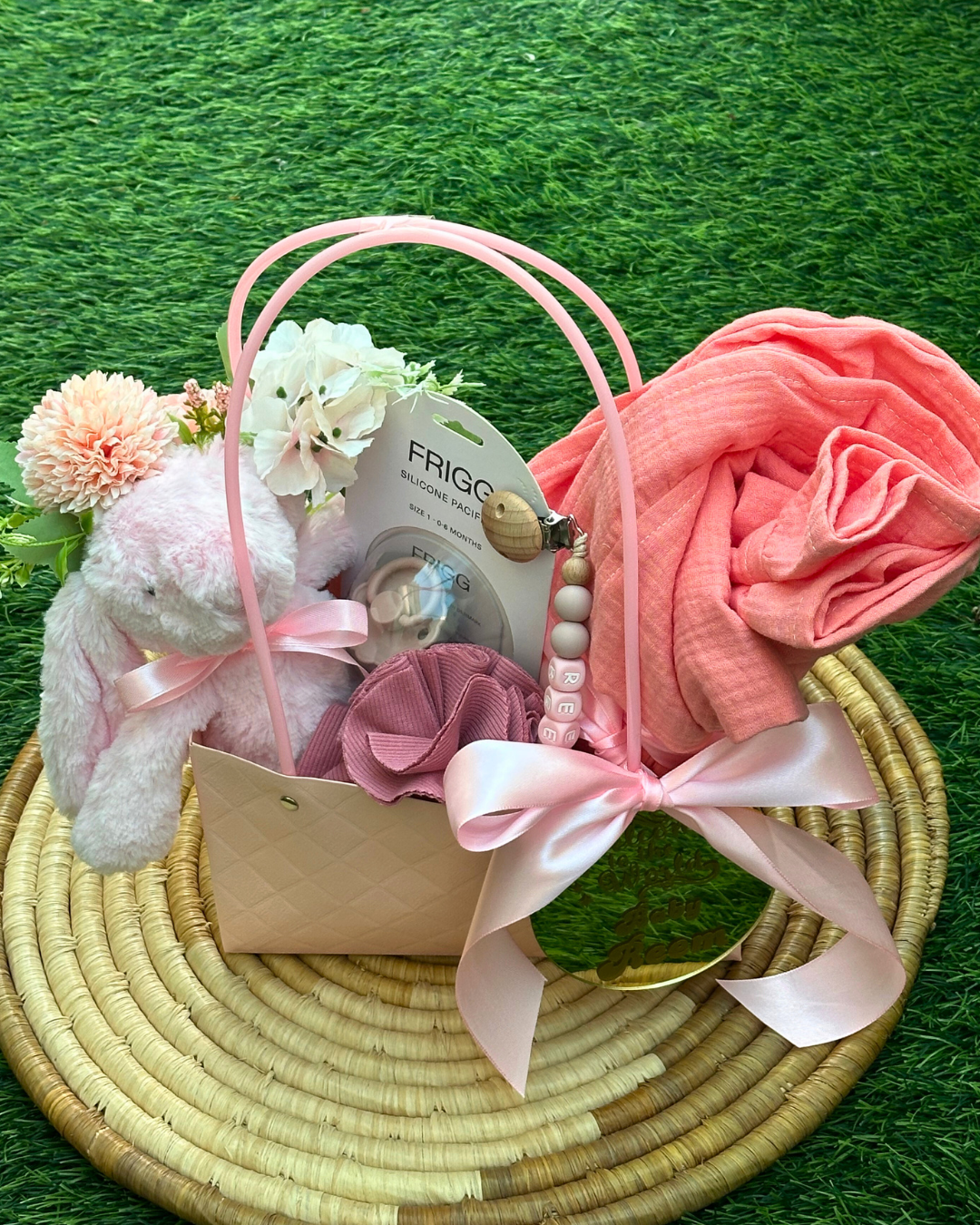 8-pieces-Rosy whispers Gift basket - Rose Pink