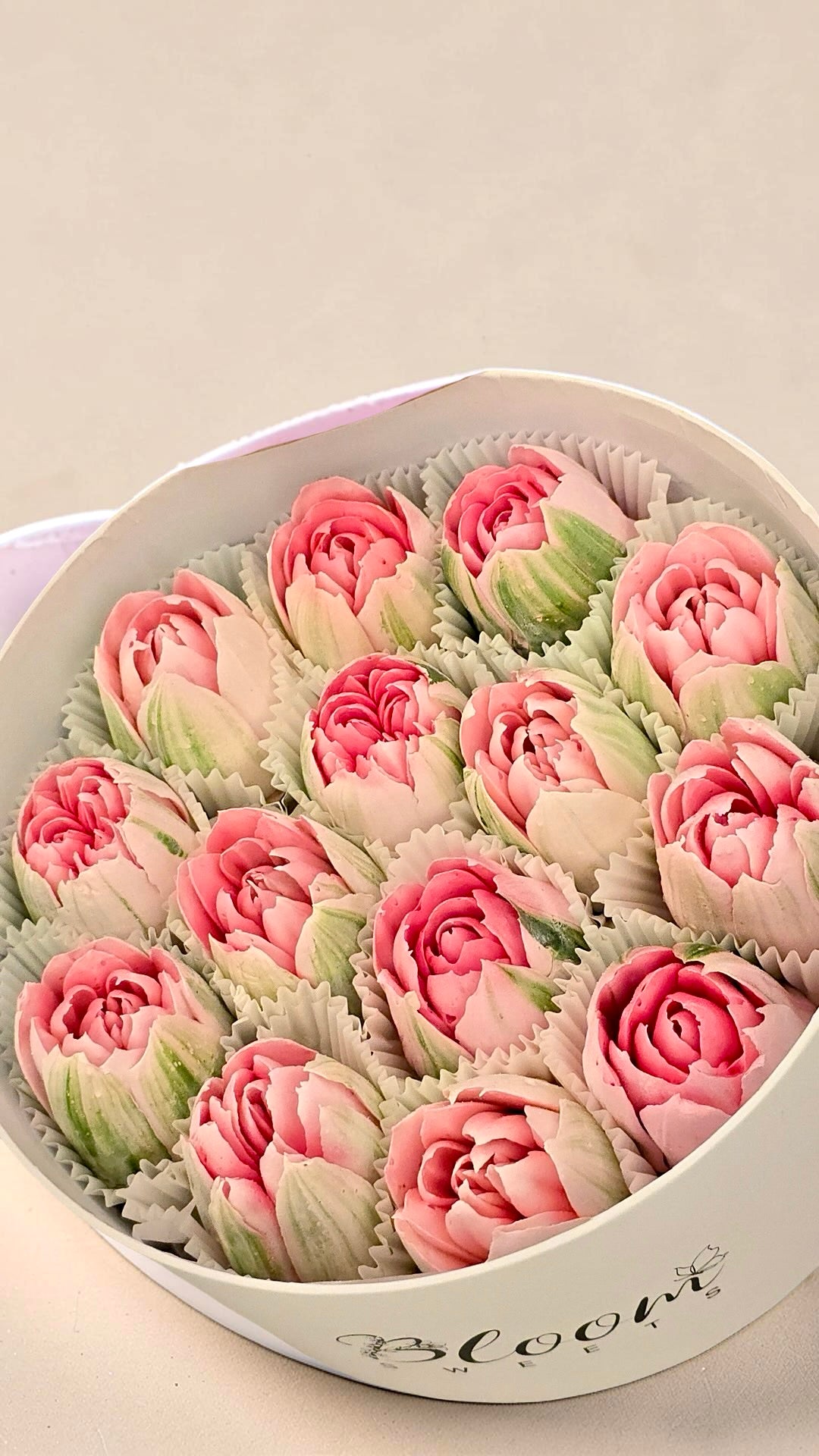 Bloom Sweets- Edible Marsh mellow flowers - Swirls and Flowers Gift Box