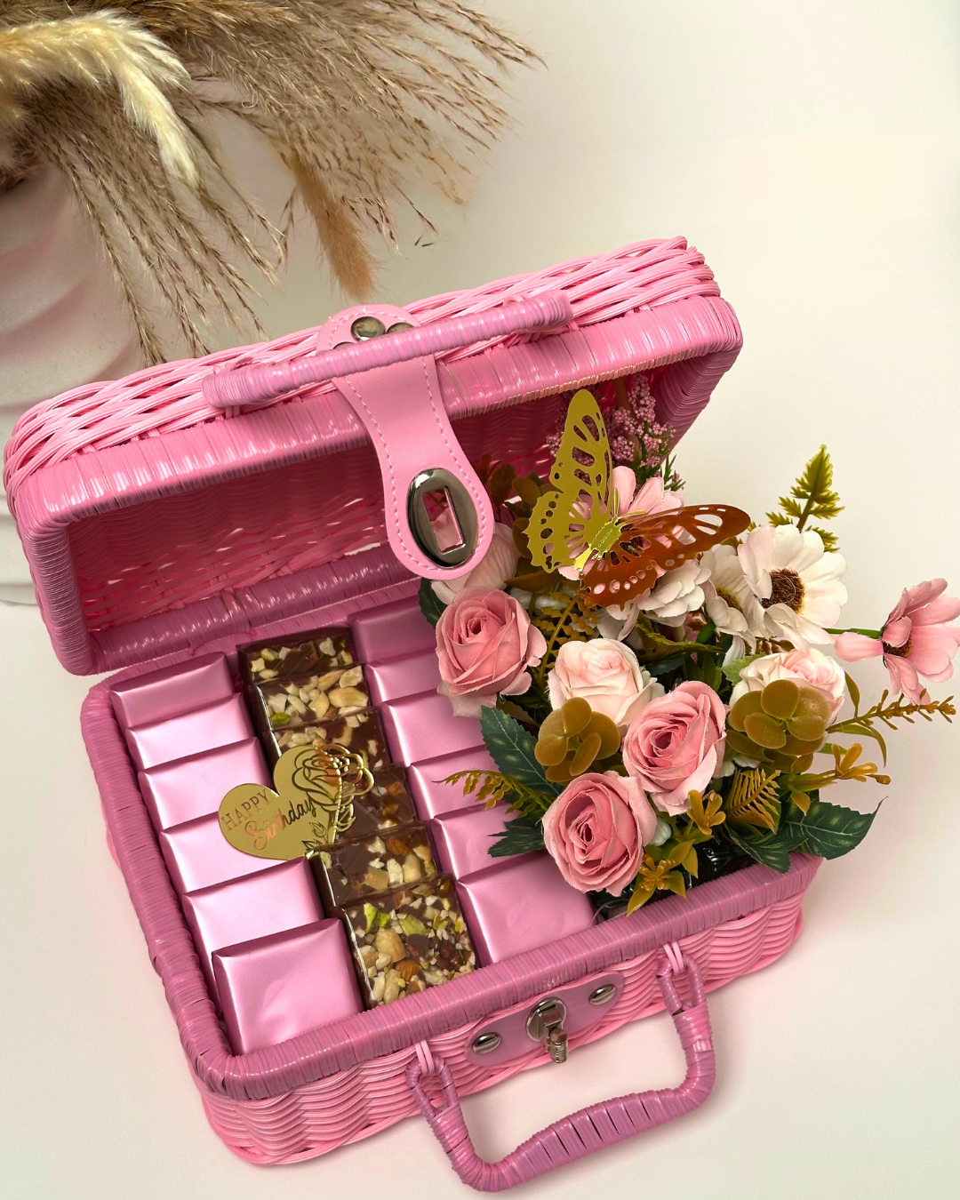 Qute Royale - Premium Belgian Chocolate - Happy Birthday - Pink