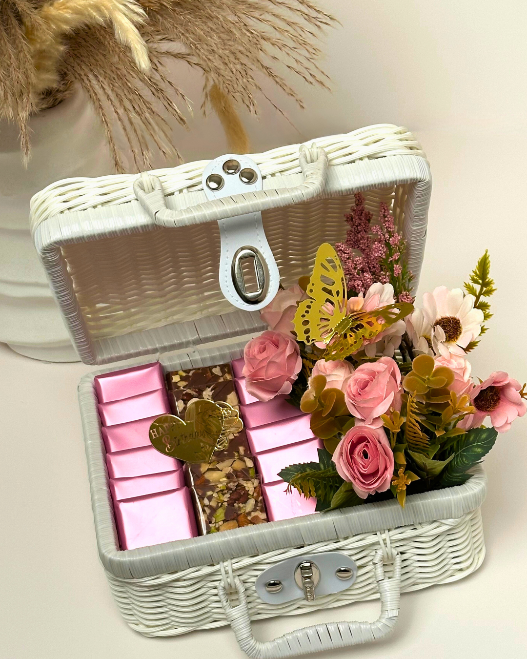 Qute Royale - Luxury Belgian Chocolate - Happy Birthday - White