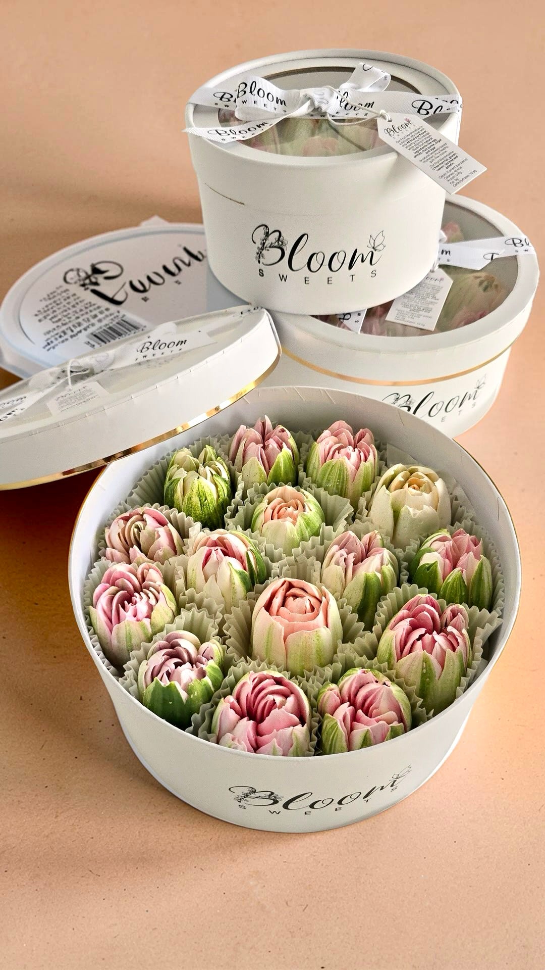 Bloom Sweets- Edible Marsh mellow flowers - Swirls and Flowers Gift Box