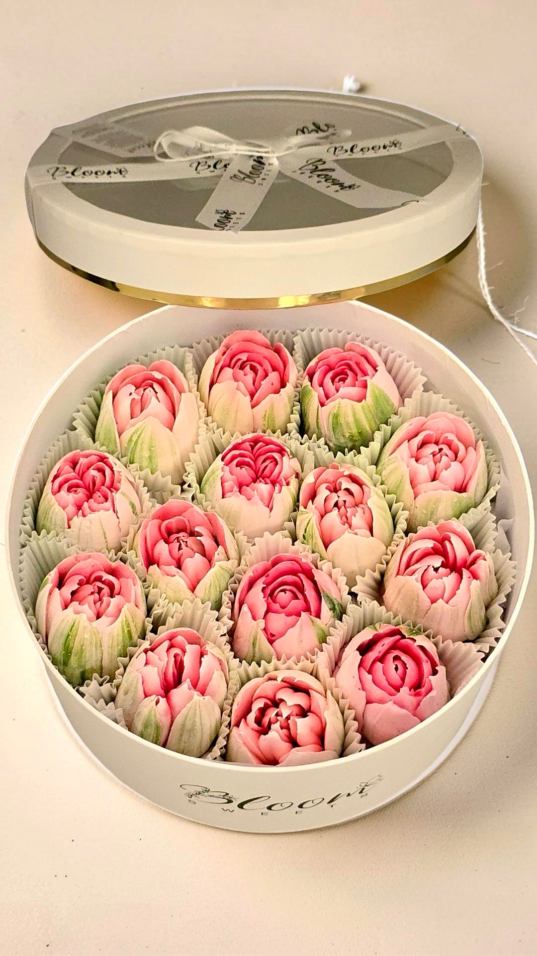 Bloom Sweets- Edible Marsh mellow flowers - Swirls and Flowers Gift Box