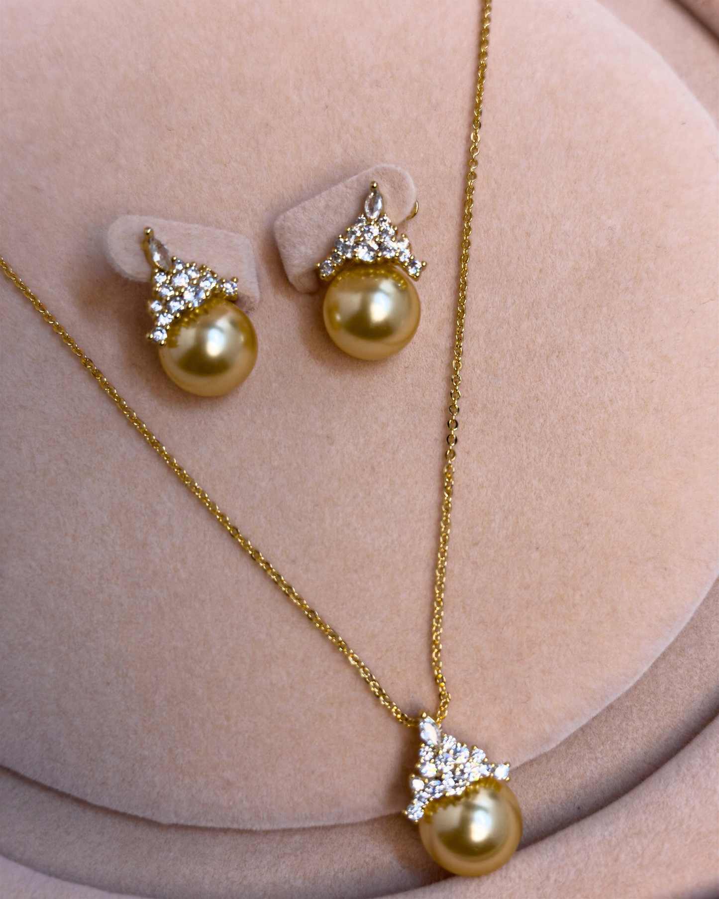 Aurora Gold & Pearl Jewellery Set