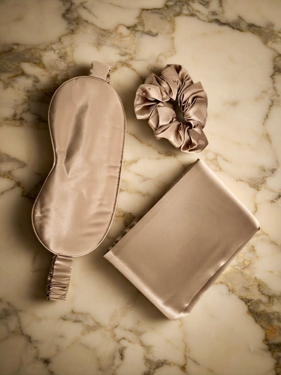 Luxury 100% mulberry silk self-care gift set in gold by Qute Qatar, featuring a gold silk pillowcase, eye mask, and scrunchie inside a luxury gift box for postpartum and birthday gifting in Doha.