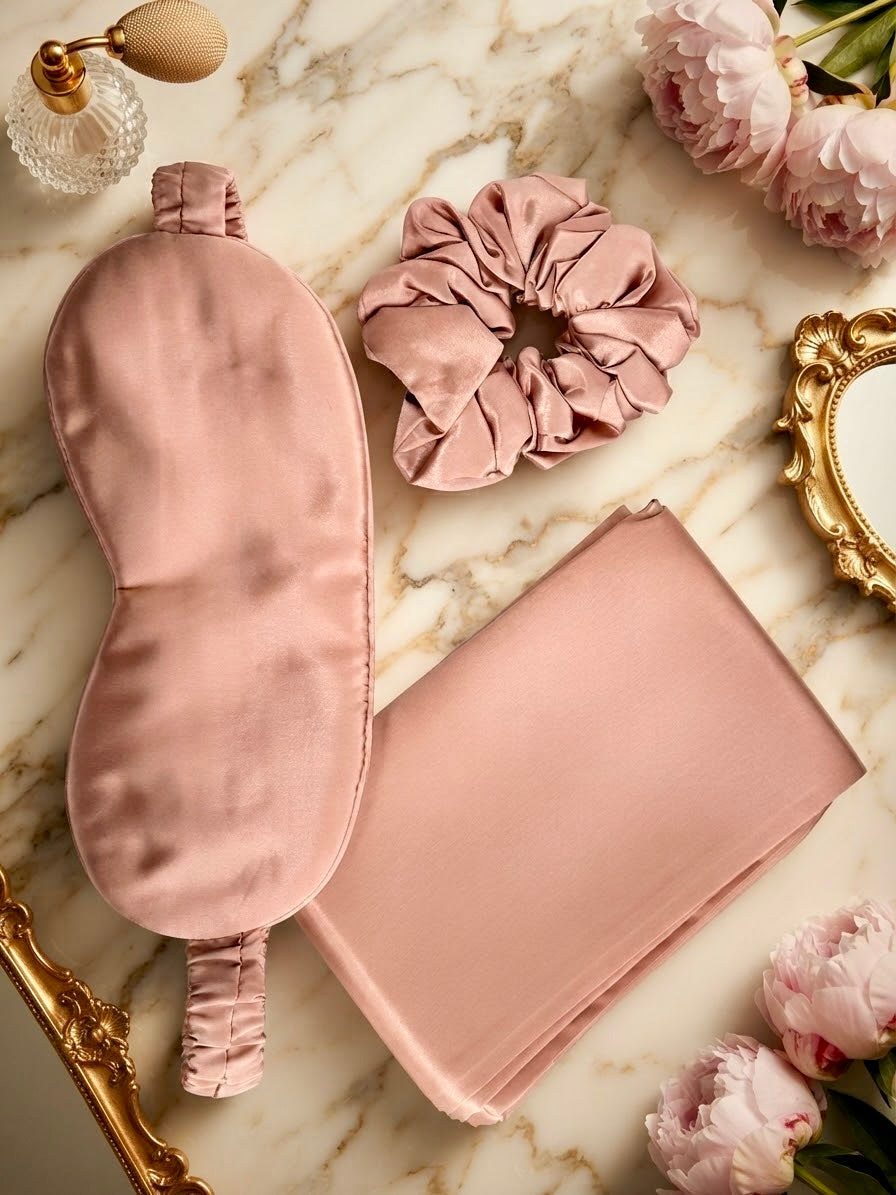 Luxury 100% mulberry silk self-care gift set in rose gold by Qute Qatar, featuring a rose gold silk pillowcase, eye mask, and scrunchie inside a luxury gift box for postpartum and birthday gifting in Doha.