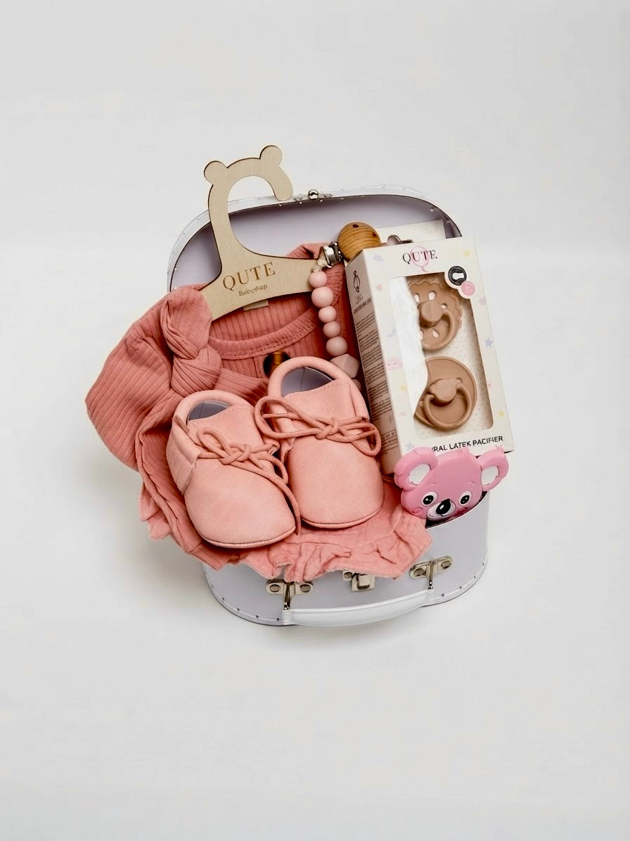 The Ribbed Knotted Gown Keepsake Suitcase Gift Set (0-6 Months) - Dusty Rose | Newborn Baby Girl Hamper