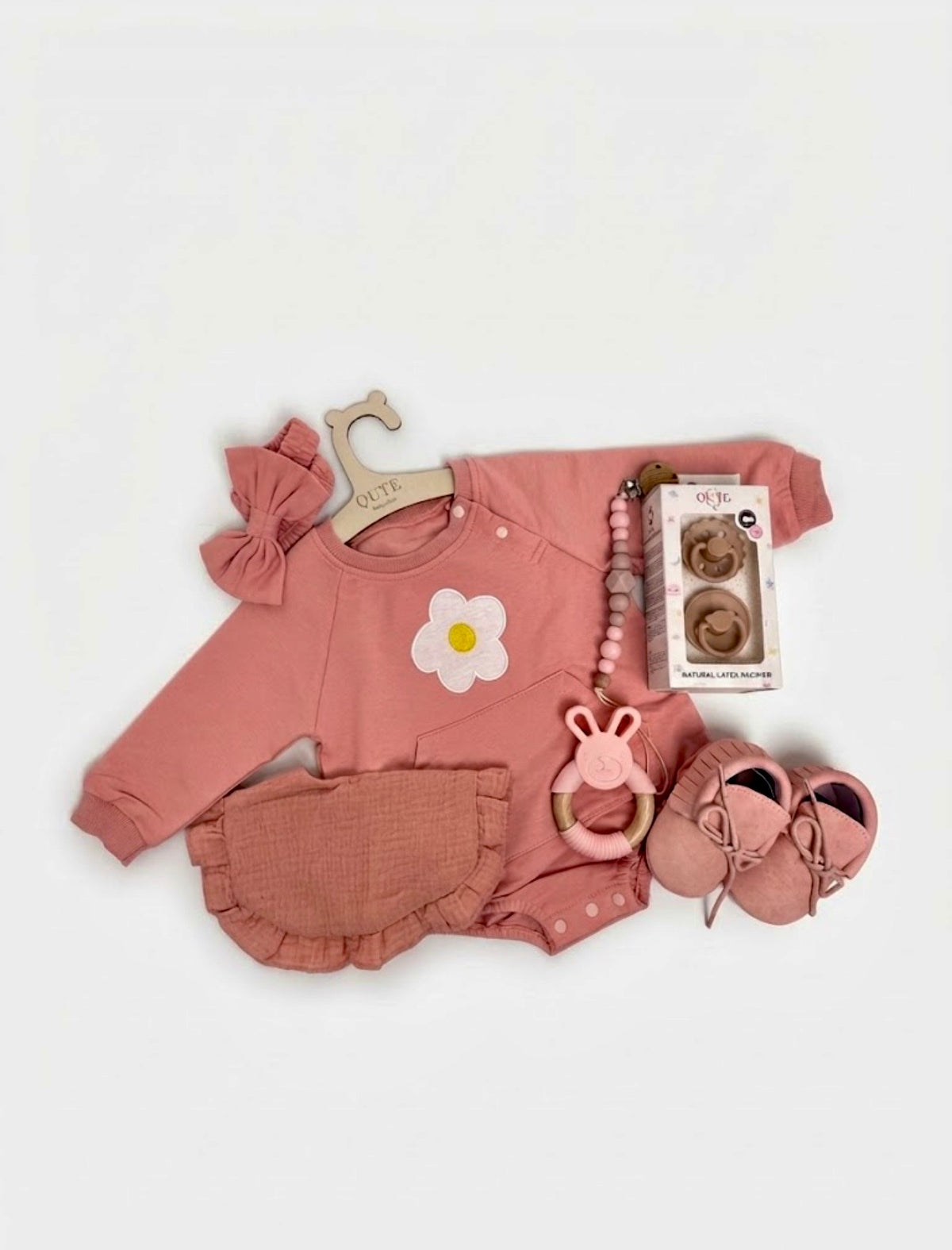 The Daisy Keepsake Suitcase Gift Set (3-6 Months) - Dusty Pink | Newborn Baby Girl Hamper